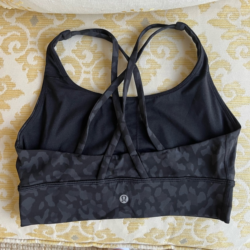 Lululemon longline bra (6) and align jogger (6) in black leopard print